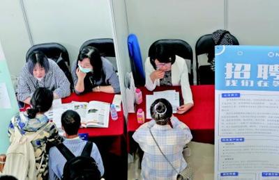 教育部多措并舉促就業(yè)，上海網(wǎng)絡(luò)平臺(tái)搭橋?yàn)楦咝．厴I(yè)生創(chuàng)業(yè)就業(yè)賦能